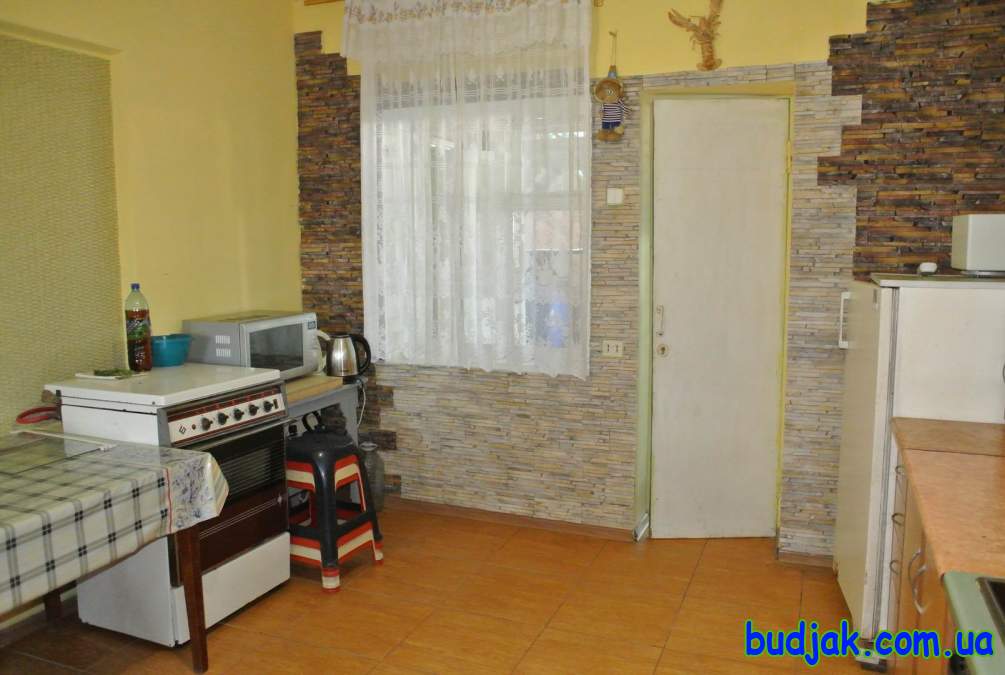 Кухня в гостевом доме отдыха «У друзей» на курорте Рассейка . 2019 год. Фото № 9788